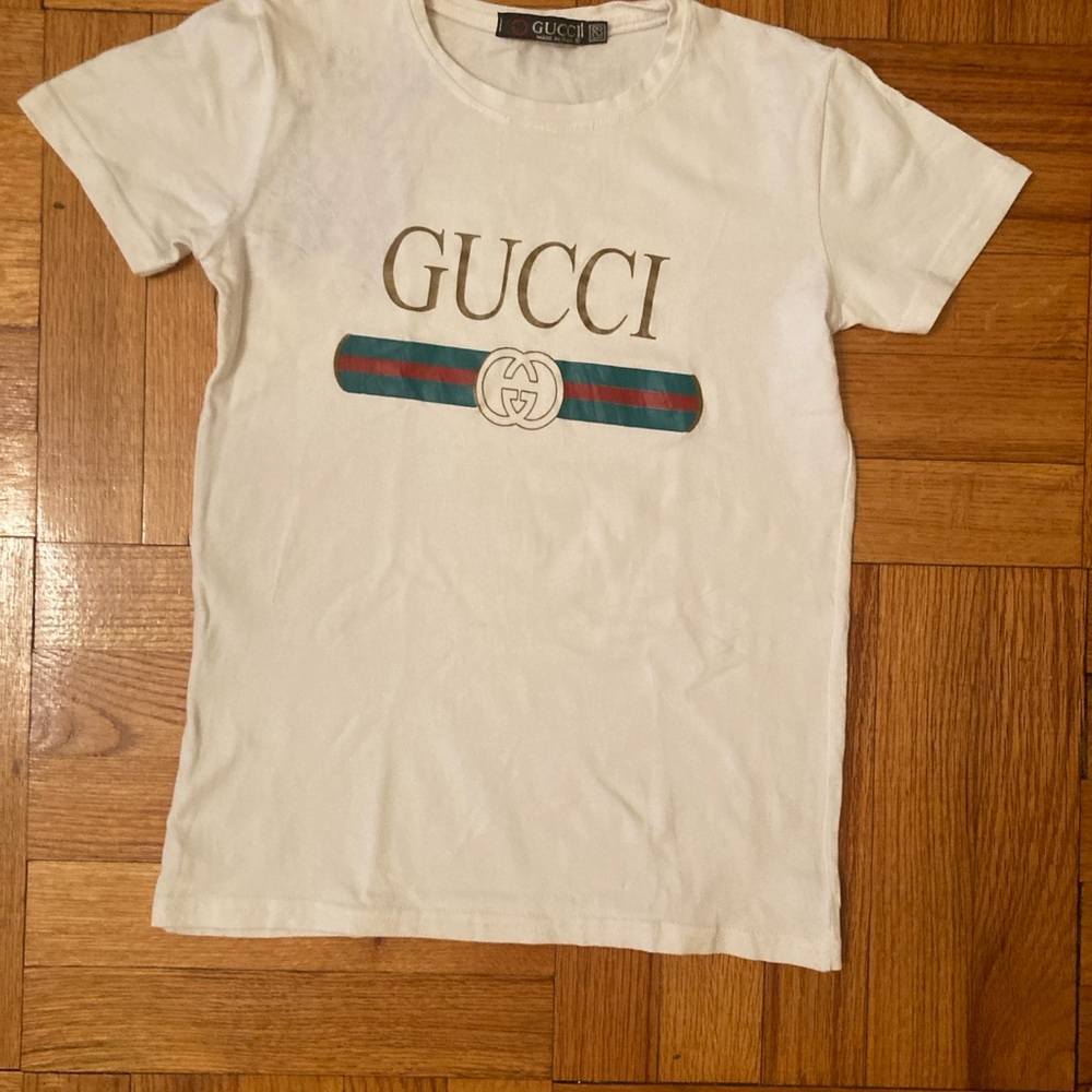 Gucci White Tee with Green and Red Stripe
Great price fast shipping
